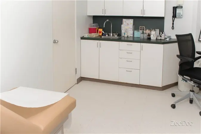 Advanced Dermatology PC Park Slope treatment room
